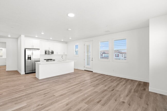 Building Photo - Desert Color Delight!