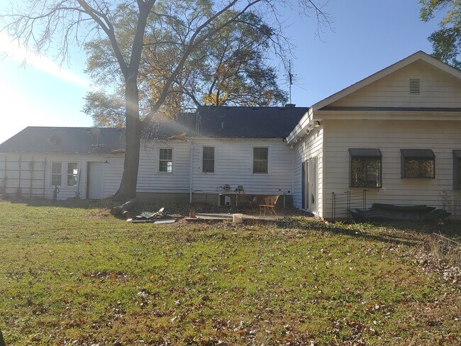 Building Photo - 1N296 Kirk Rd