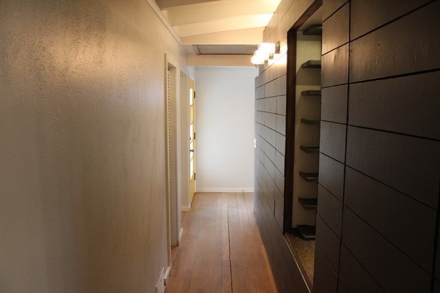 Building Photo - Updated 4 bed/2 bath Mid-Century Home - Pr...