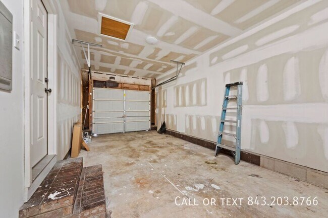 Building Photo - 342 Water Oak Dr