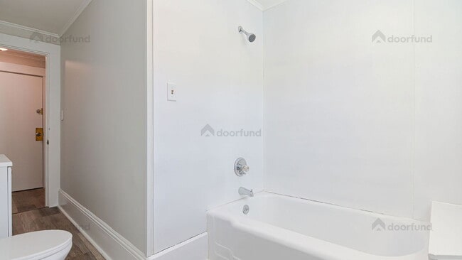 Building Photo - 220 S Main St