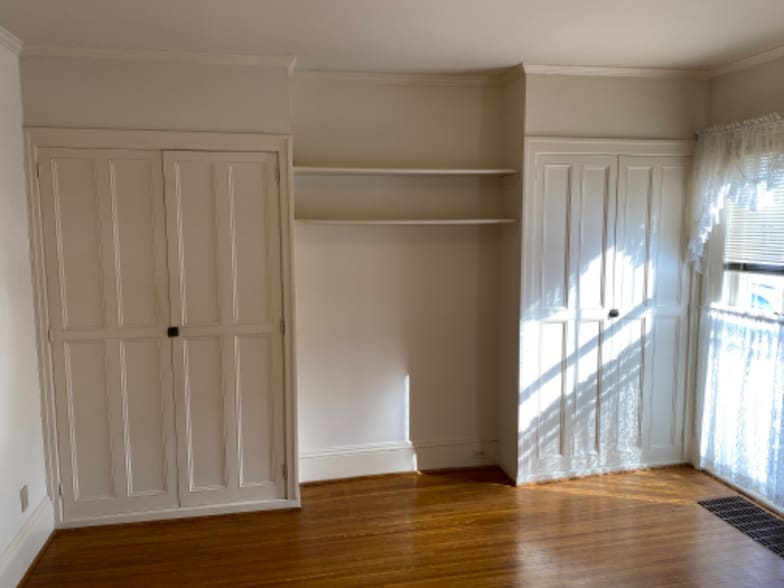 Building Photo - 1060 Park Ave