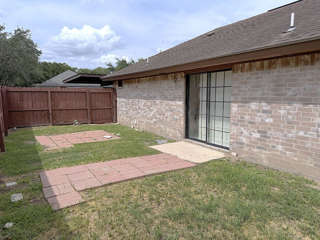 Building Photo - 716 Mynah Ave