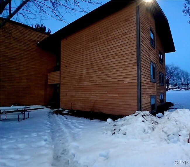 Building Photo - 494 Idlewood Blvd