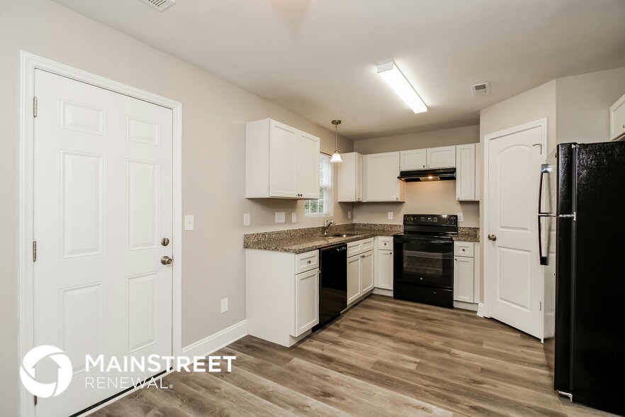 Building Photo - 1813 Savannas Run Dr