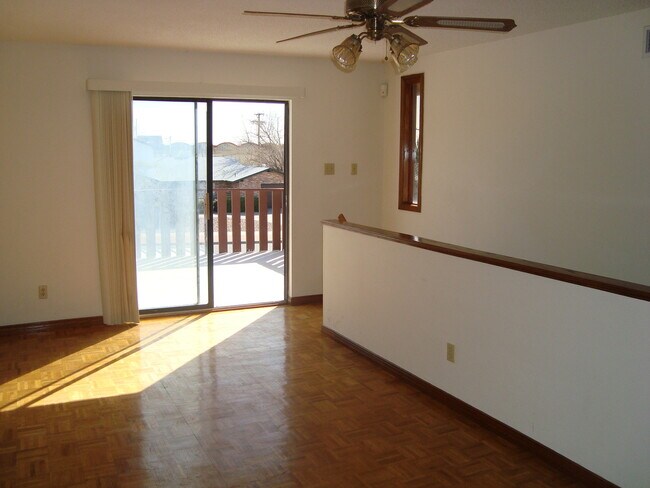 Building Photo - Refrig A/C 3bed/2bath!
