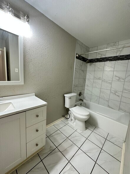 Building Photo - 14550 Fonmeadow Dr