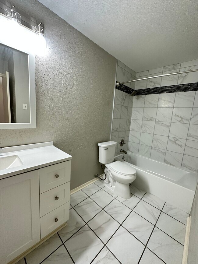 Building Photo - 14550 Fonmeadow Dr