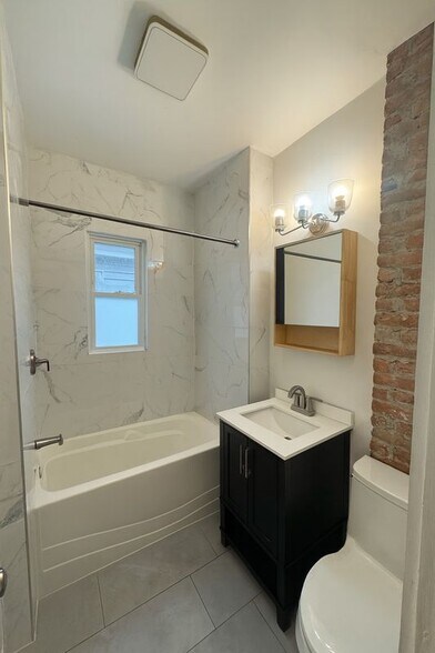 Building Photo - 5 Charles St