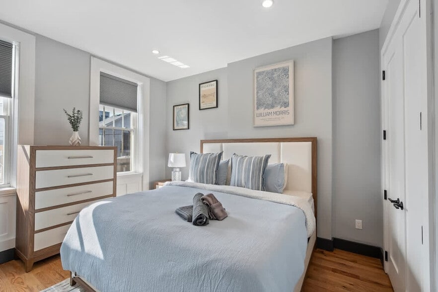 Building Photo - 334 Palisade Ave