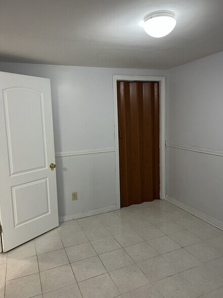 Bedroom - 8 Highland Ave