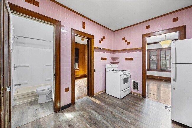 Building Photo - 97 Rohr St