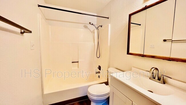 Building Photo - 409 Benham St