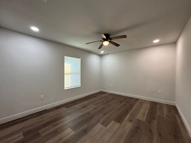 Building Photo - 148 Claire Ave