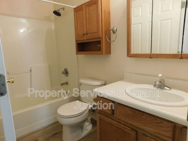 Building Photo - 519-518 29 3/8 Rd