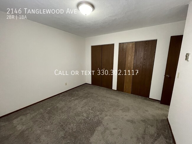 Building Photo - Two bedroom one bathroom second level apar...