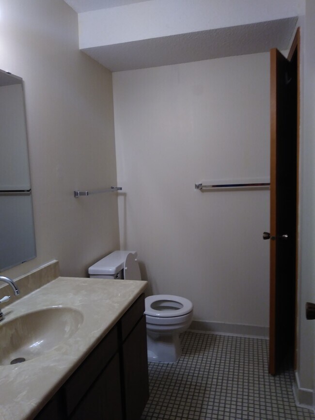 FULL BATH AND LINEN CLOSET - 2052 7th Ave E