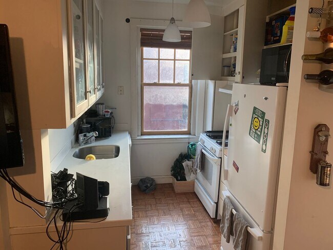 Building Photo - Bright & Spacious 3-Bedroom on Newbury Str...