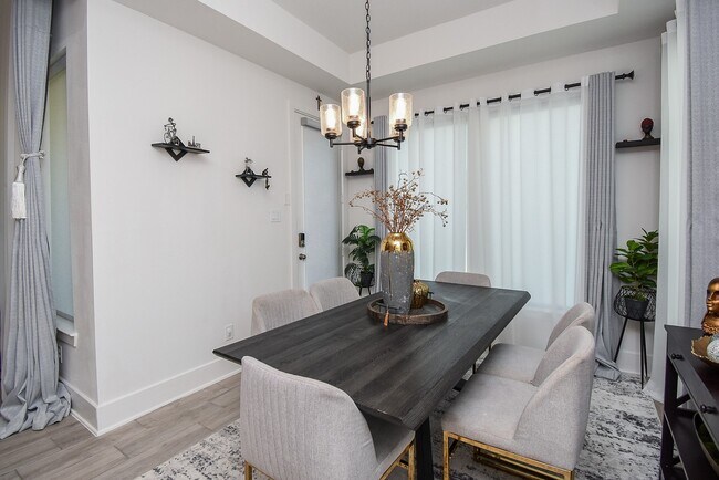 Building Photo - 823 Sarasota Shore Dr