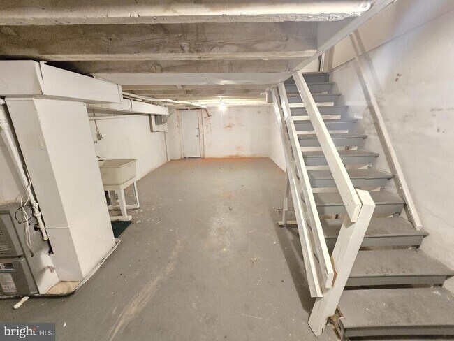 Building Photo - 1207 E Lanvale St