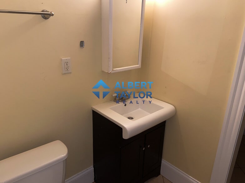 Building Photo - 19 Parker Hill Ave