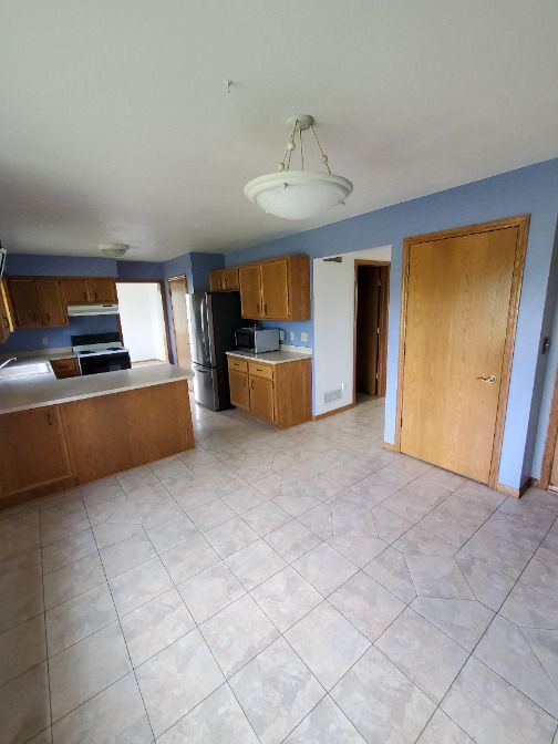 Building Photo - N93W27616 Quail Holw Ct