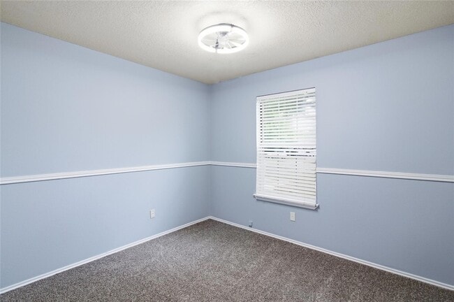 Building Photo - 120 Mule Deer Ct