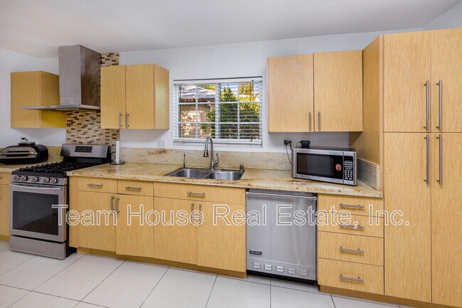 Building Photo - 19422 Welby Way