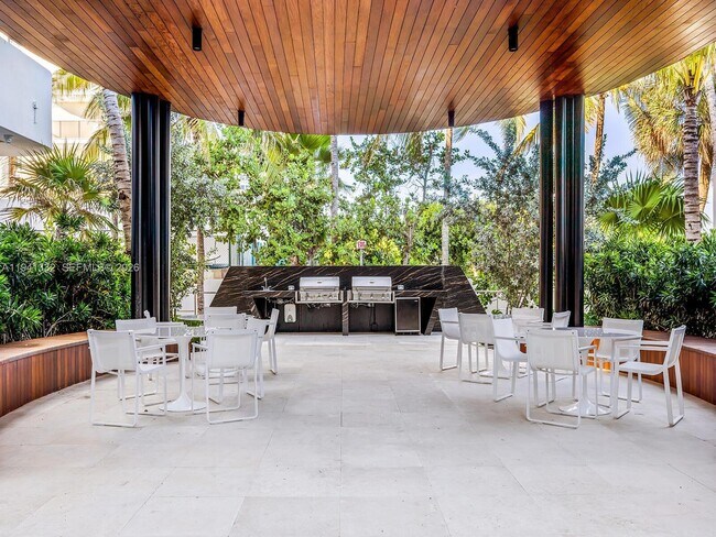 Building Photo - 6365 Collins Ave