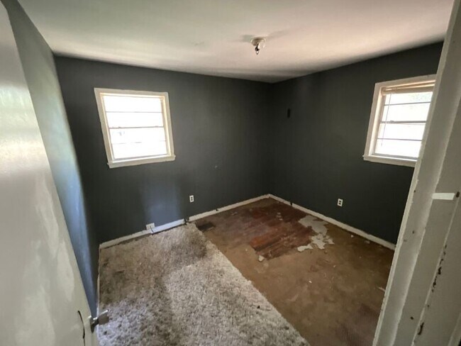 Building Photo - 313 S Fox Hall Rd