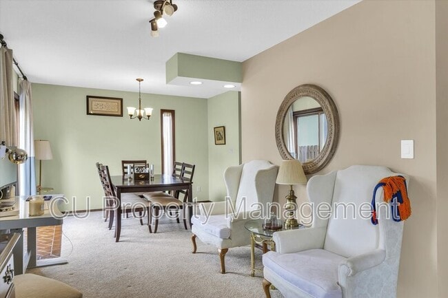 Building Photo - 1 Lyndhurst Village Ct