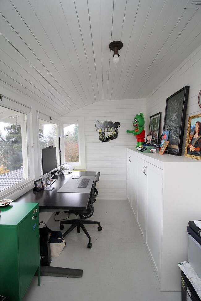 Building Photo - 3309 NW Thurman St