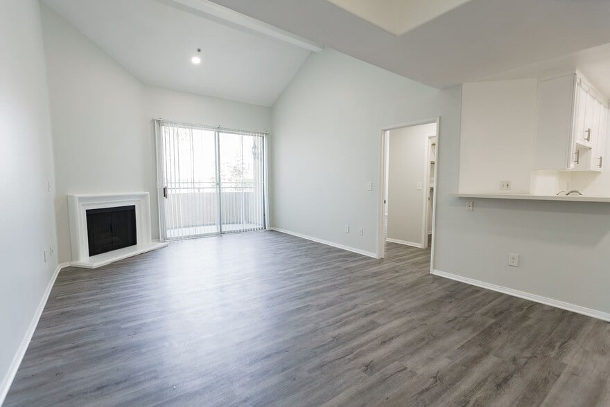 Interior Photo - 2201 Beverly Glen Blvd.