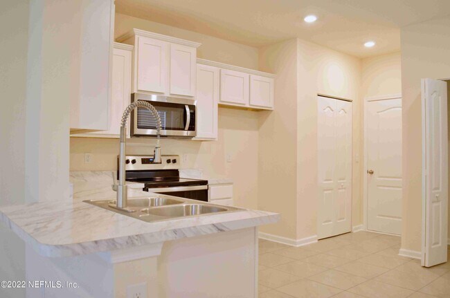 Building Photo - 9543 Star Dr