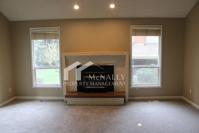 Building Photo - Beautiful 3BR Home in Cul-de-Sac – Loft, Deck & 3-Car Garage