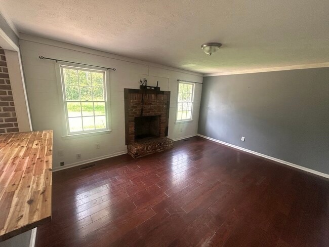Building Photo - 1728 Lynwood Ln