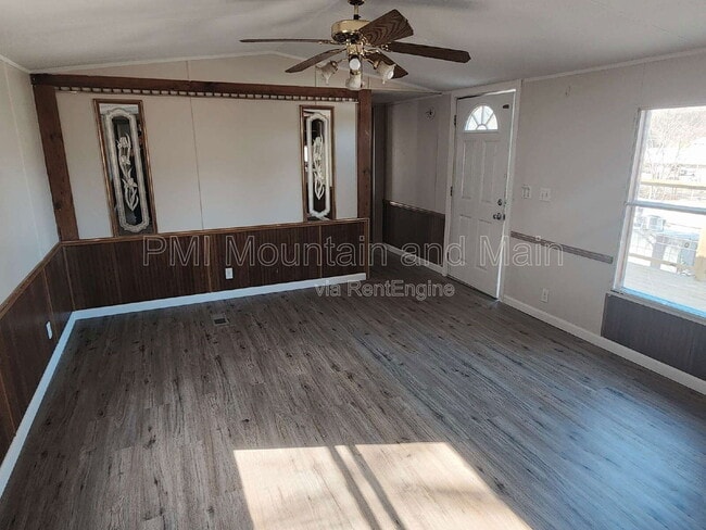 Building Photo - 16 Sarah Hill