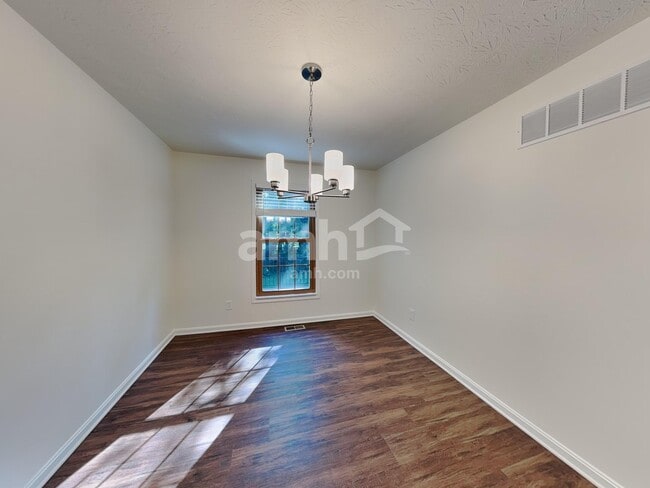 Building Photo - 1406 R J Ln