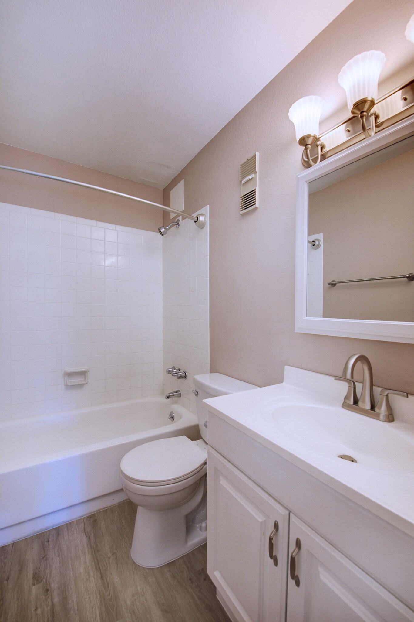 ensuite bathroom - 6505 Kalua Rd