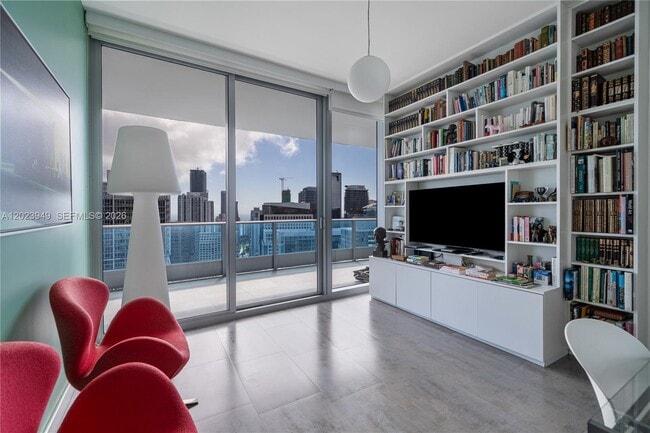 Building Photo - 200 Biscayne Blvd Way