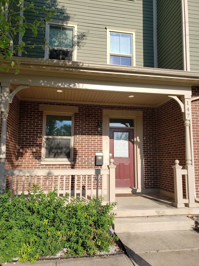 Primary Photo - 1 Bed 1.5 Bath Townhome in King-Lincoln Br...