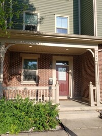 Building Photo - 1 Bed 1.5 Bath Townhome in King-Lincoln Br...
