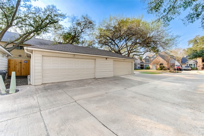 Building Photo - 1160 N Kirkwood Rd