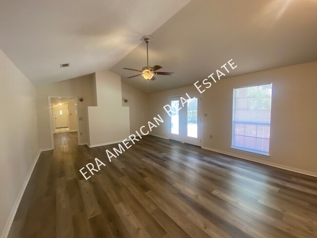 Building Photo - 19 Winfield Way