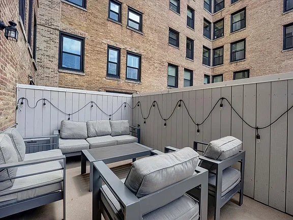Building Photo - 2100 N Lincoln Park W