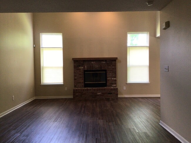 Building Photo - 6036 Draycott Dr