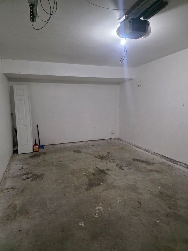 Building Photo - Blairville Court