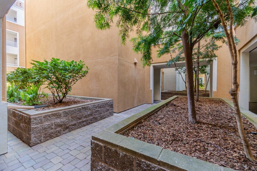 Building Photo - 301 Crescent Ct