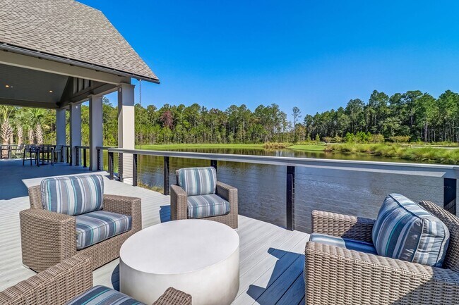 Building Photo - Spacious 3BR/3.5BA Home with Office & Reso...