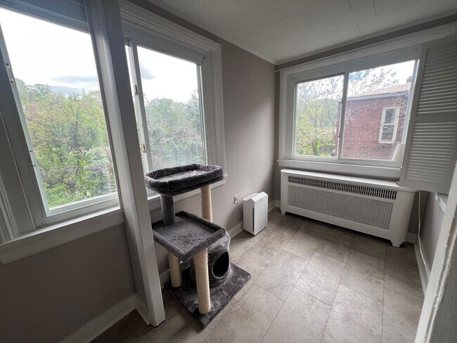 Building Photo - 3870 Beechwood Blvd